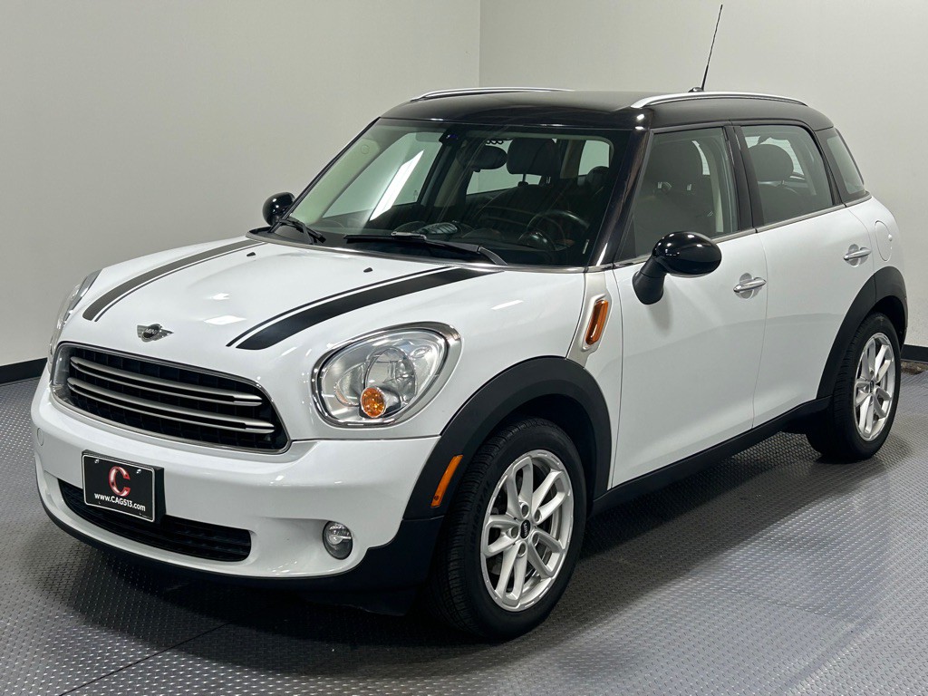 2015 MINI Cooper Image 1