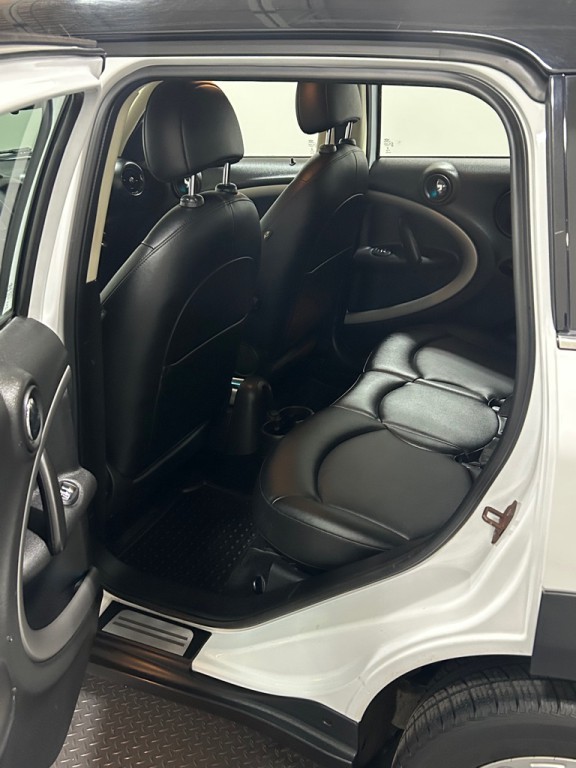 2015 MINI Cooper Image 9