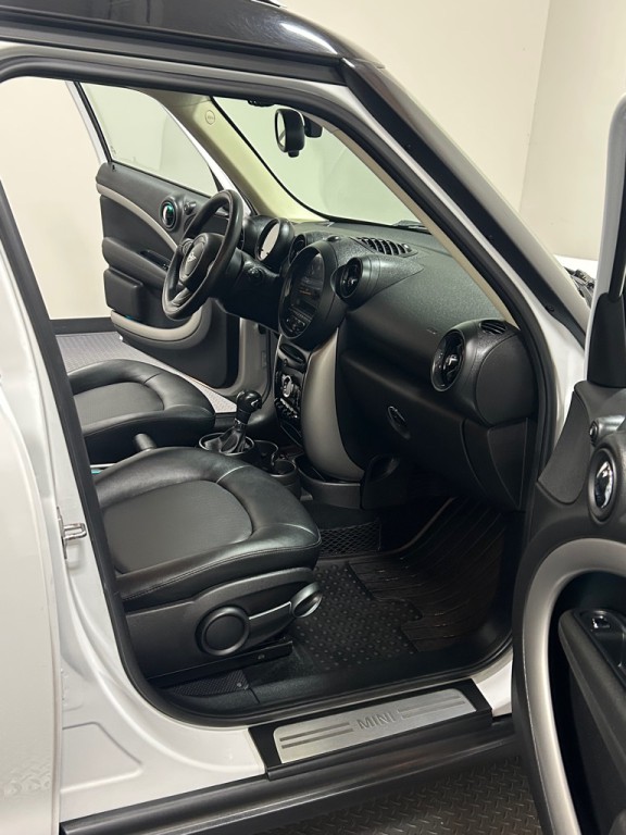2015 MINI Cooper Image 11