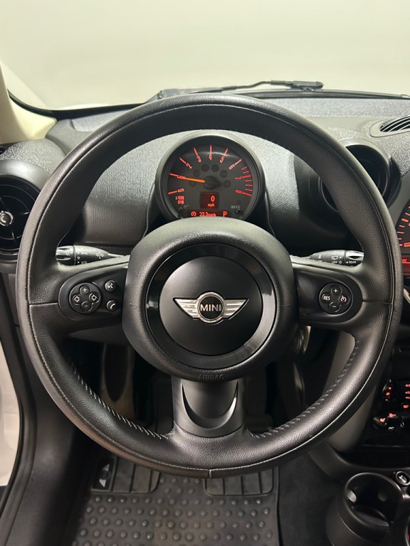 2015 MINI Cooper Image 15