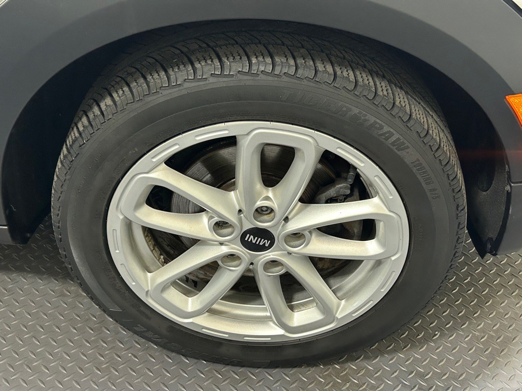 2015 MINI Cooper Image 17