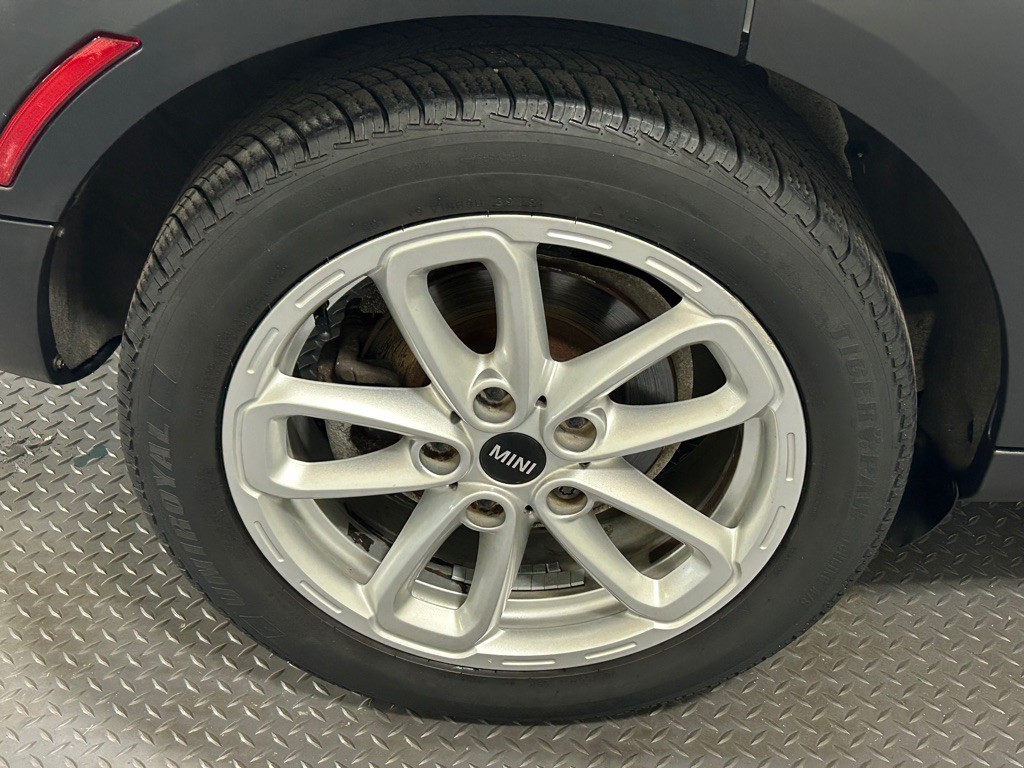 2015 MINI Cooper Image 18