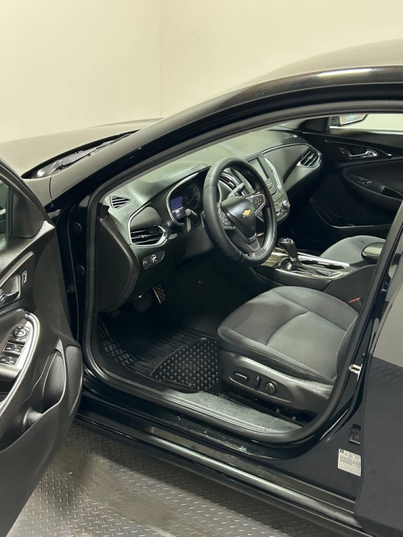 2016 Chevrolet Malibu Image 8