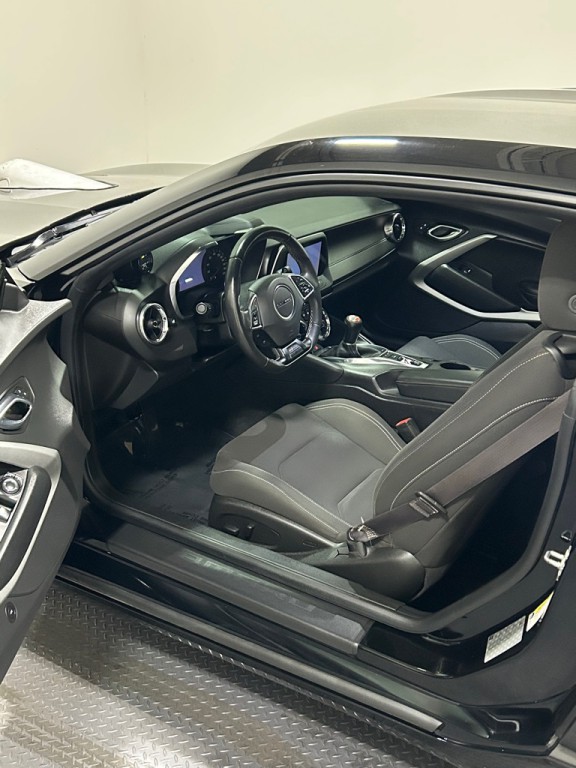 2017 Chevrolet Camaro Image 8