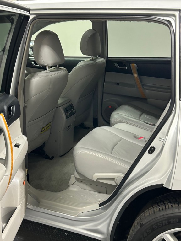 2010 Toyota Highlander Image 9