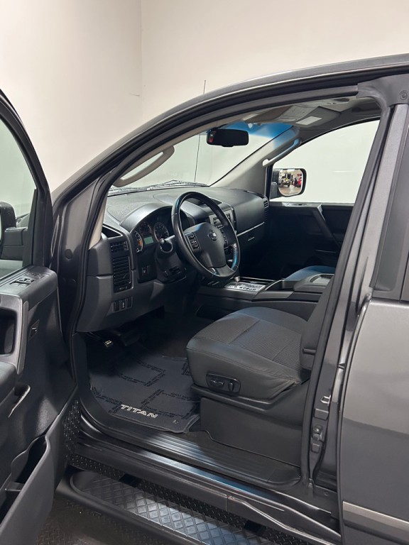 2011 Nissan Titan Image 8