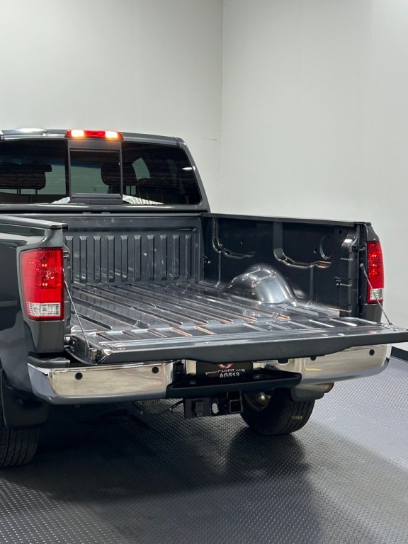 2011 Nissan Titan Image 12