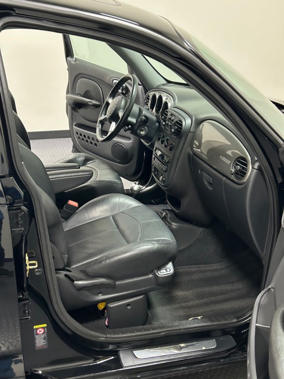 2004 Chrysler PT Cruiser Image 11