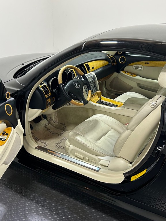 2002 Lexus SC Image 8