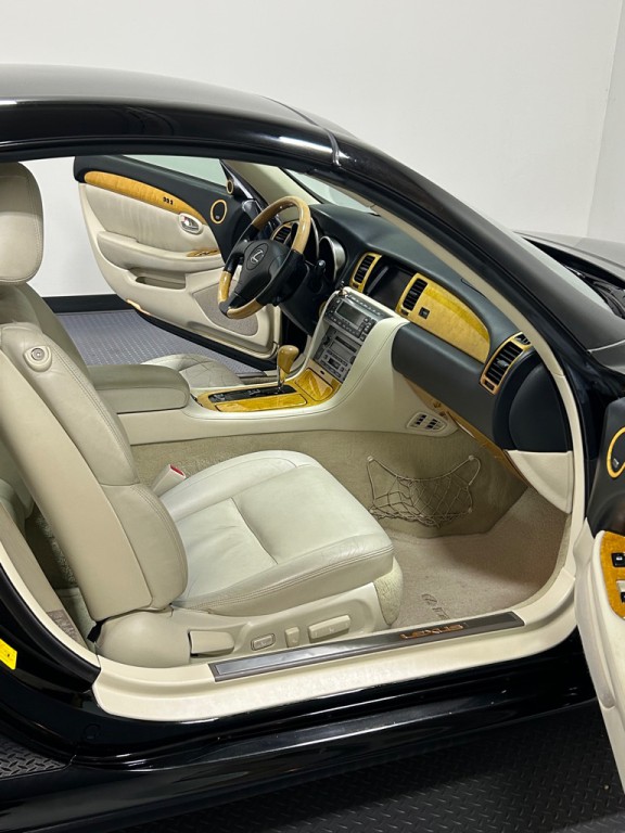 2002 Lexus SC Image 10