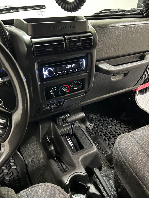 2002 Jeep Wrangler Image 12