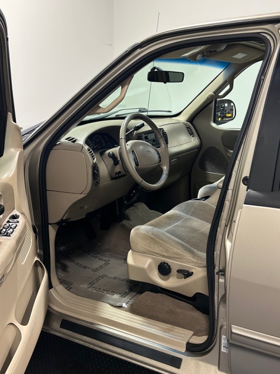 2001 Ford F-150 Image 8