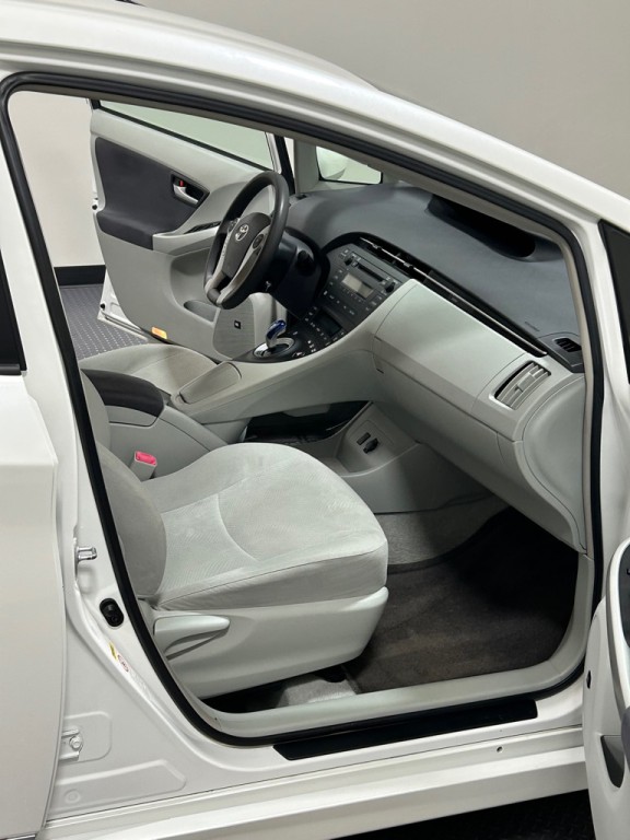 2010 Toyota Prius Image 11
