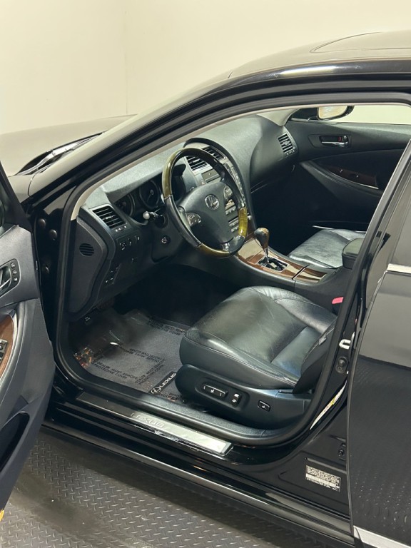 2011 Lexus ES Image 8