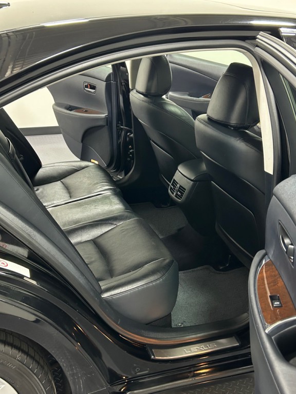 2011 Lexus ES Image 10