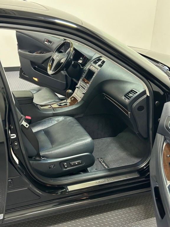 2011 Lexus ES Image 11