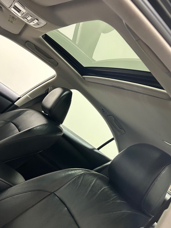 2011 Lexus ES Image 16