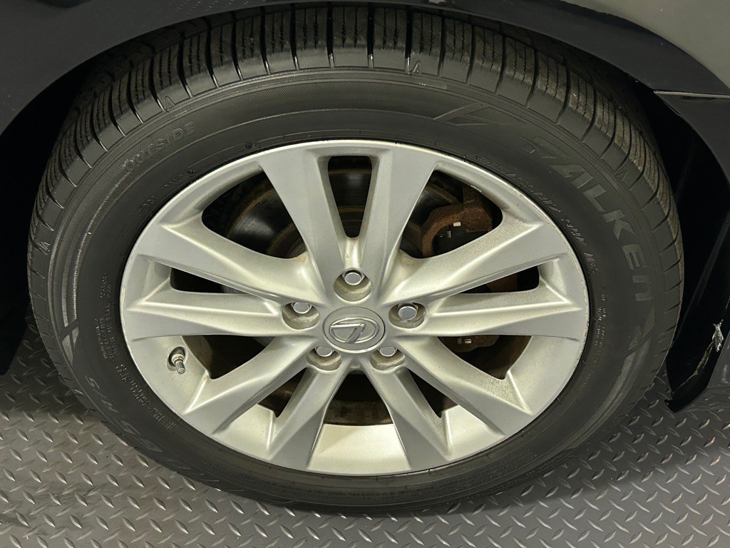 2011 Lexus ES Image 18