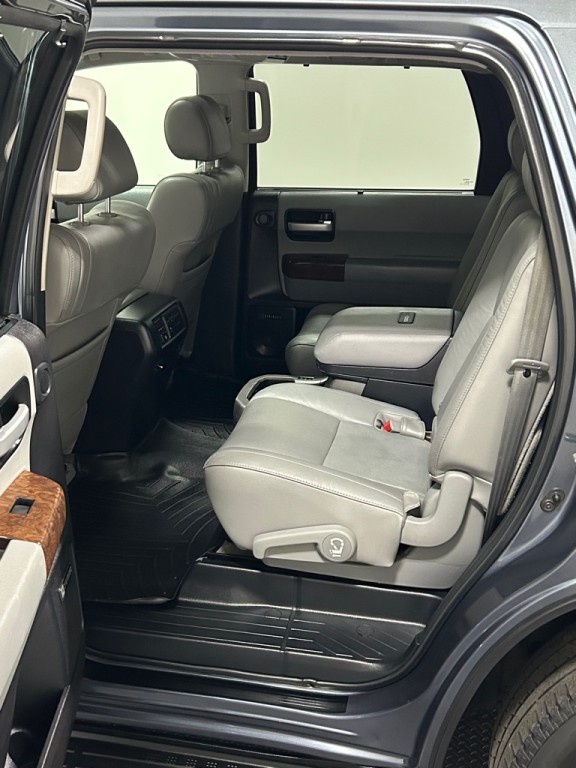 2010 Toyota Sequoia Image 9