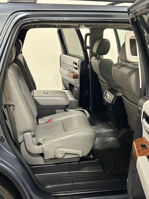 2010 Toyota Sequoia Image 11