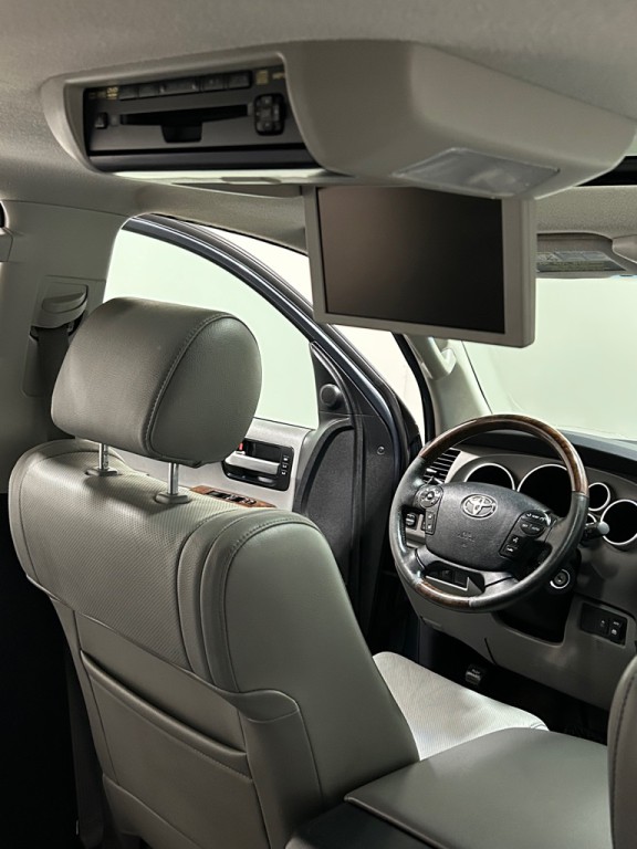 2010 Toyota Sequoia Image 12
