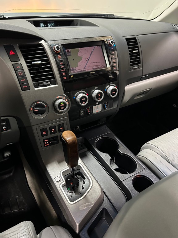 2010 Toyota Sequoia Image 15