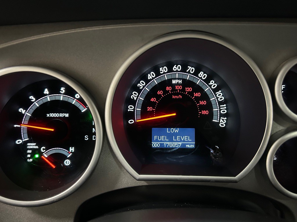 2010 Toyota Sequoia Image 16