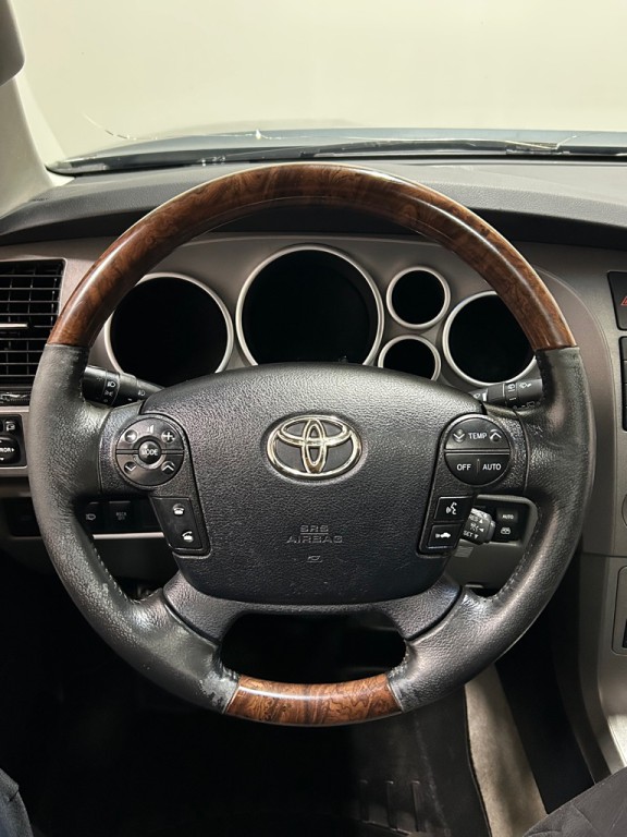 2010 Toyota Sequoia Image 17