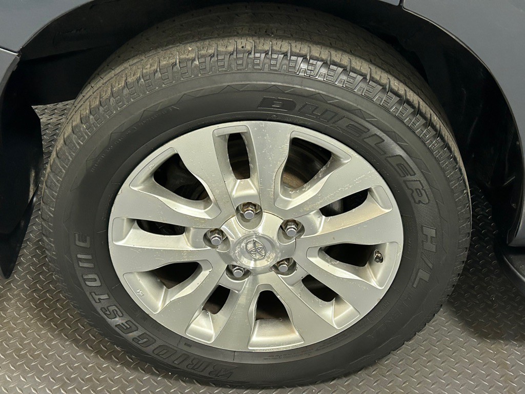 2010 Toyota Sequoia Image 20