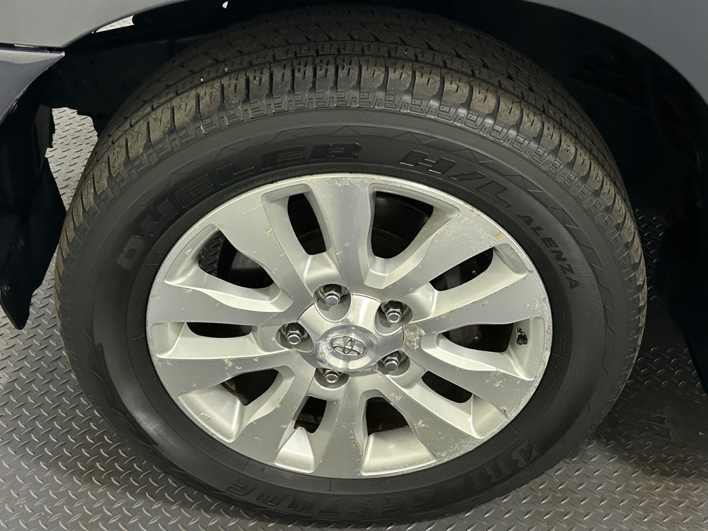 2010 Toyota Sequoia Image 22