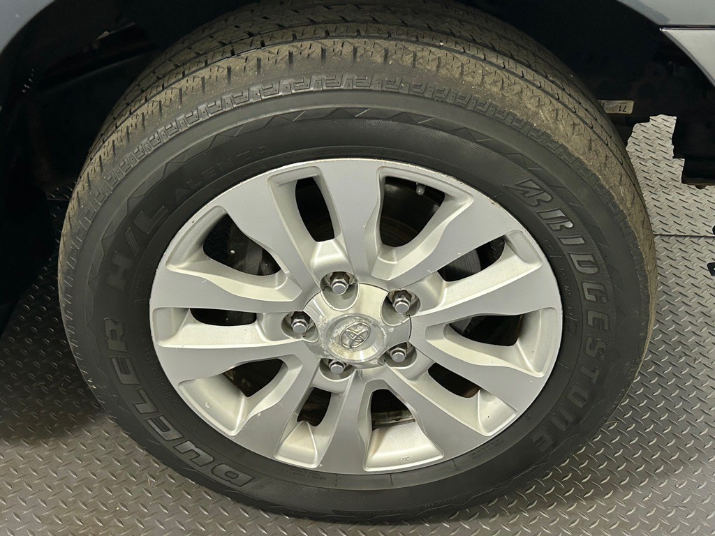 2010 Toyota Sequoia Image 23