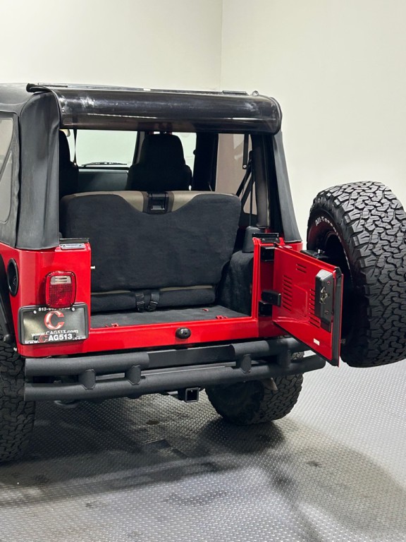 2004 Jeep Wrangler Image 10