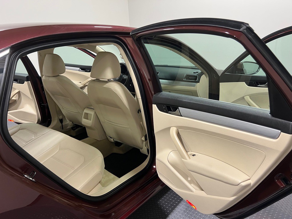 2012 Volkswagen Passat Image 13