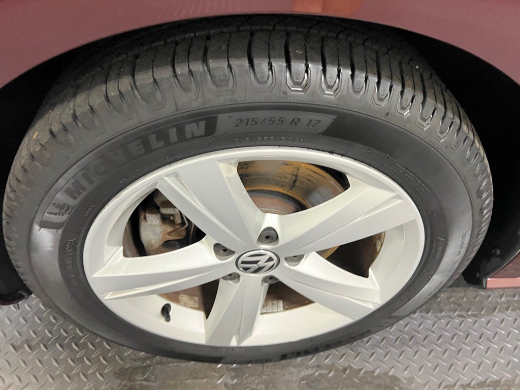 2012 Volkswagen Passat Image 21