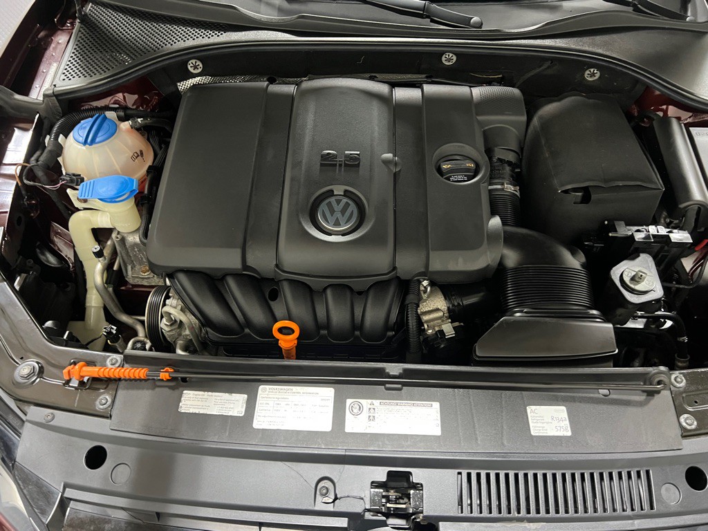 2012 Volkswagen Passat Image 22