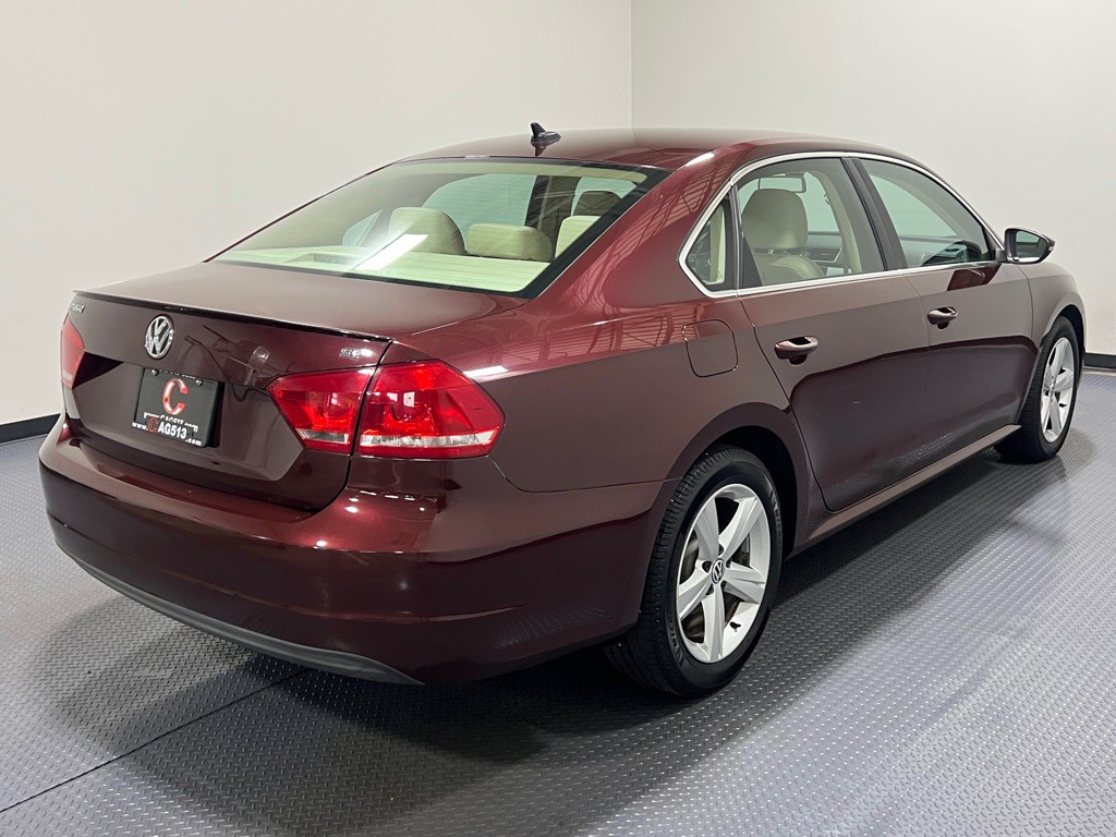 2012 Volkswagen Passat Image 25