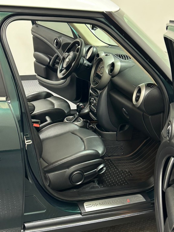 2012 MINI Cooper Image 11