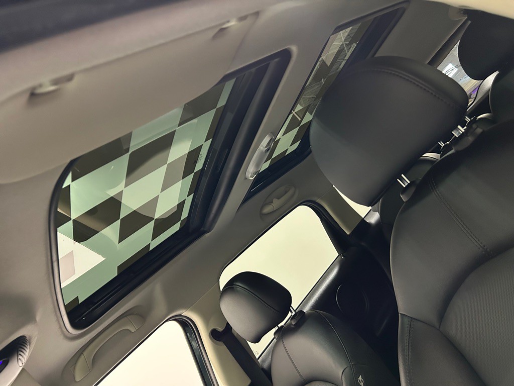 2012 MINI Cooper Image 16