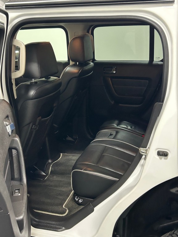2009 HUMMER H3 Image 9