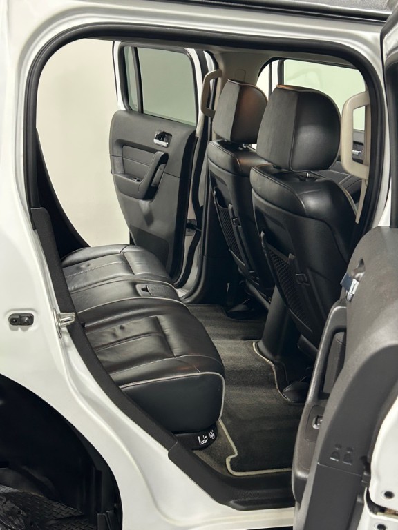 2009 HUMMER H3 Image 10