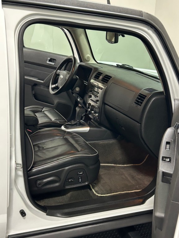 2009 HUMMER H3 Image 11
