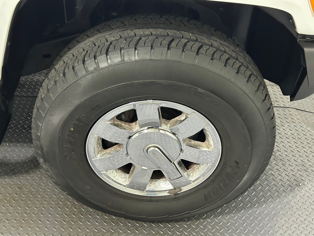 2009 HUMMER H3 Image 18