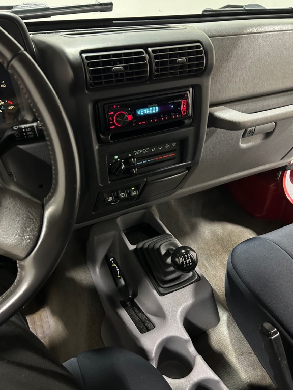 1997 Jeep Wrangler Image 12