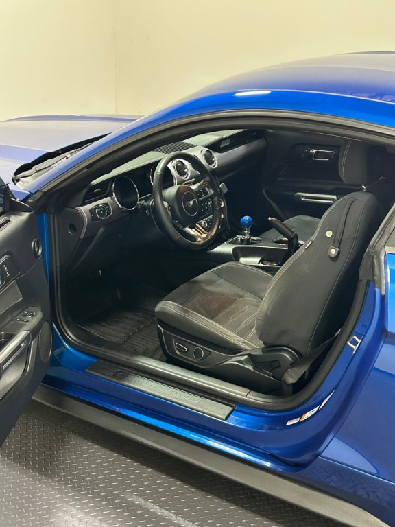 2017 Ford Mustang Image 8