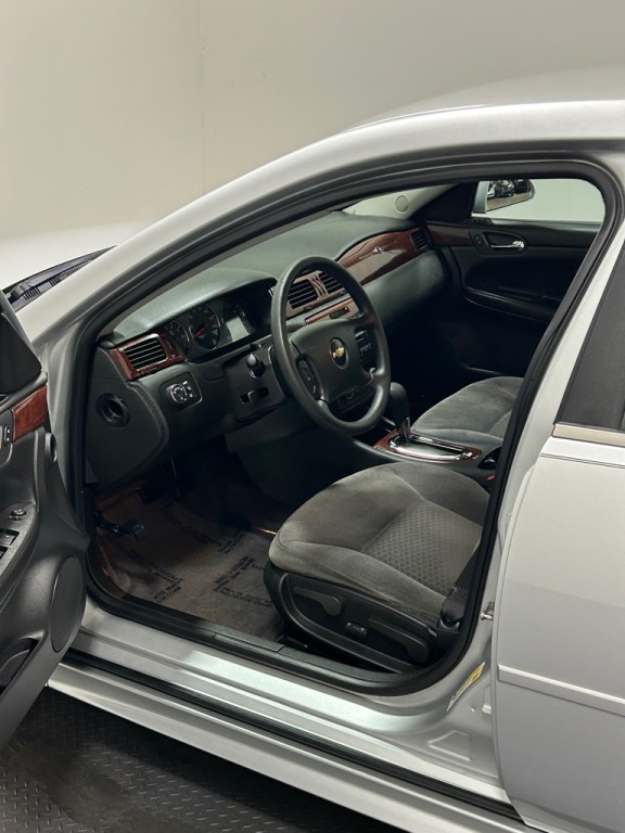 2009 Chevrolet Impala Image 8