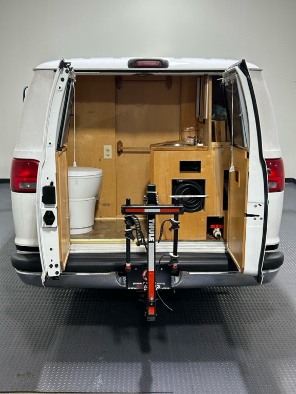 2001 Dodge Ram Van Image 9