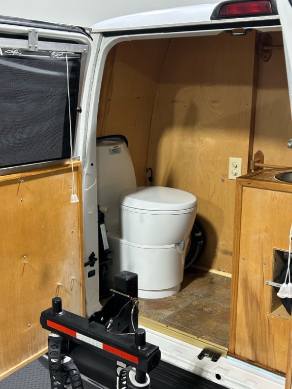 2001 Dodge Ram Van Image 10