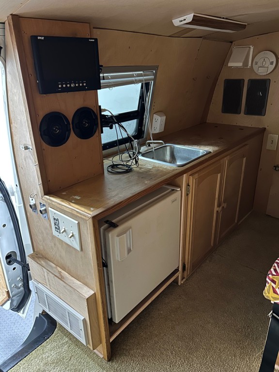 2001 Dodge Ram Van Image 14