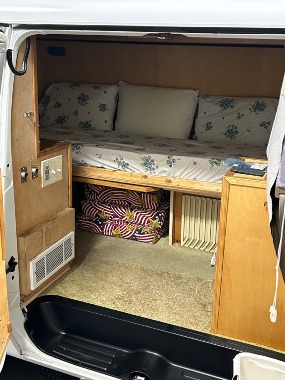 2001 Dodge Ram Van Image 17