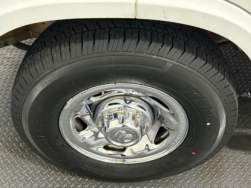 2001 Dodge Ram Van Image 22